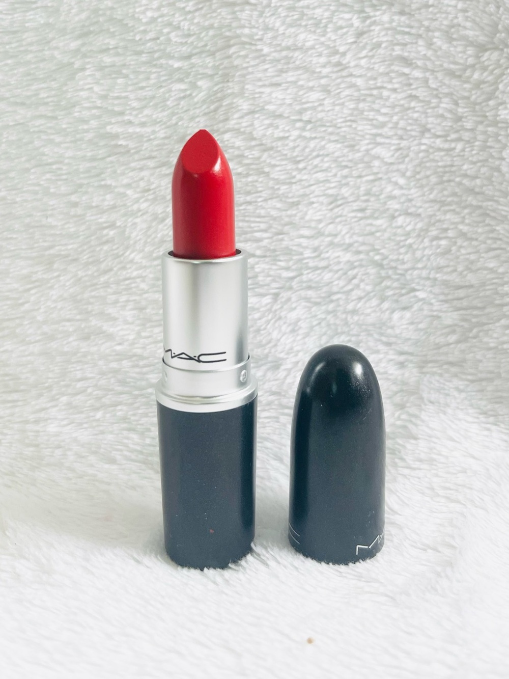 MAC Red Lipstick -Dallas 136 - Picture 3 of 4